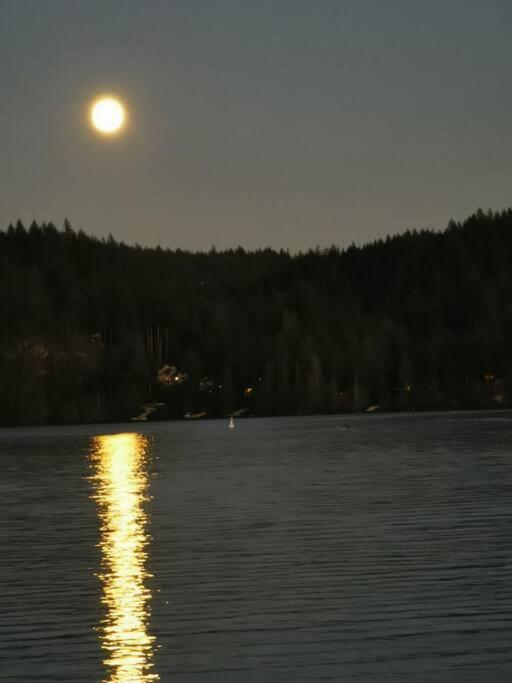 Вилла Oceanfront Zen Северный Ванкувер Экстерьер фото