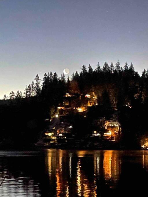 Вилла Oceanfront Zen Северный Ванкувер Экстерьер фото